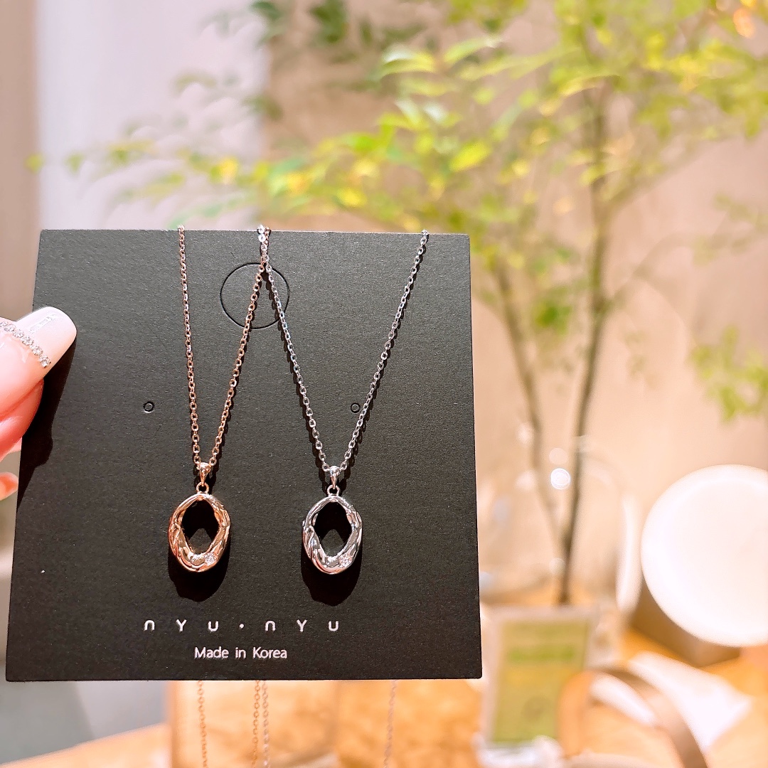 Hypoallergenic Silver Necklace Playful New Year Gold