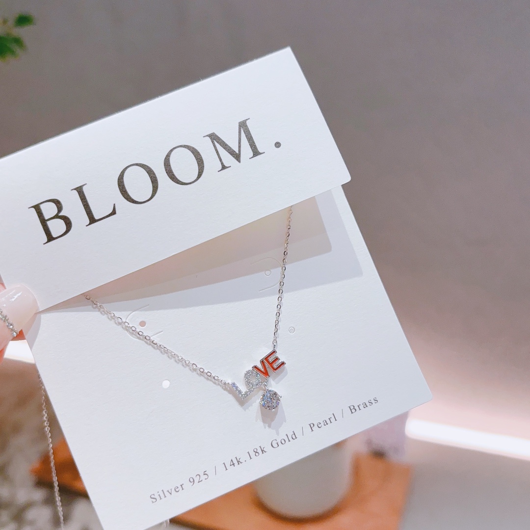 ユニークアレルギー対応シルバーモアッサナイトネックレスゴールド 通勤