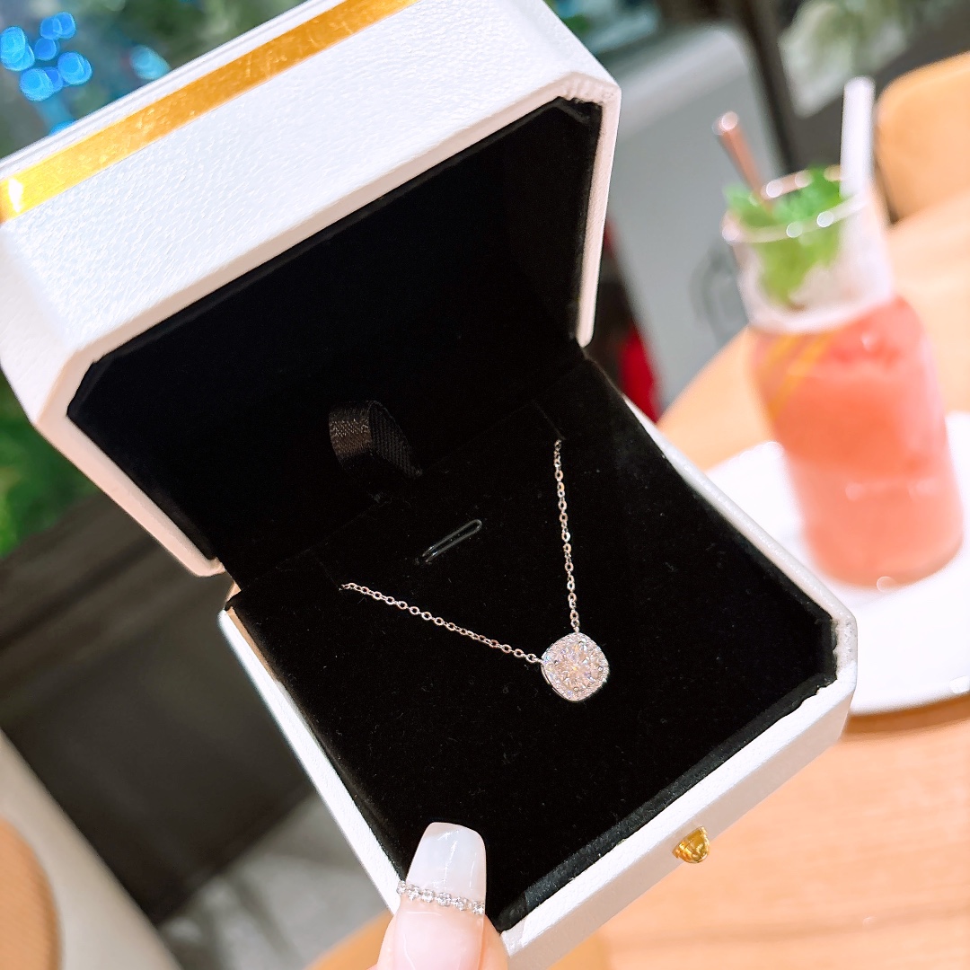 ガーリーアレルギー対応シルバーモアッサナイトネックレスシルバー ウェディング