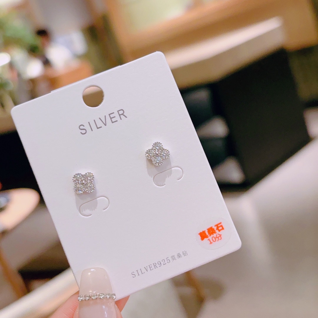 Solid Silver Moissanite Studs Lively Valentine's Day Silver