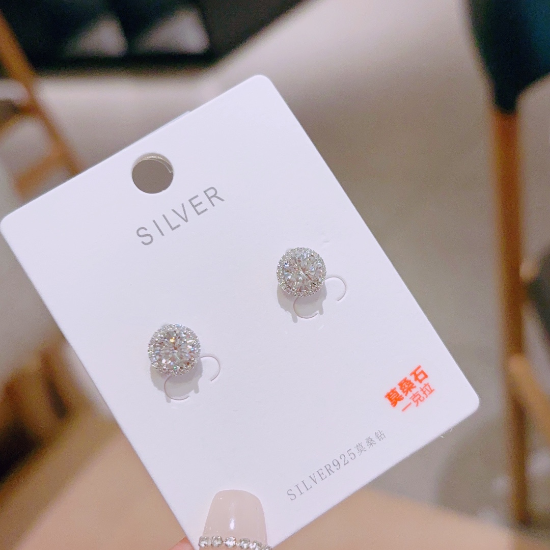 925 Silver Moissanite Studs Lively Date Night Gold