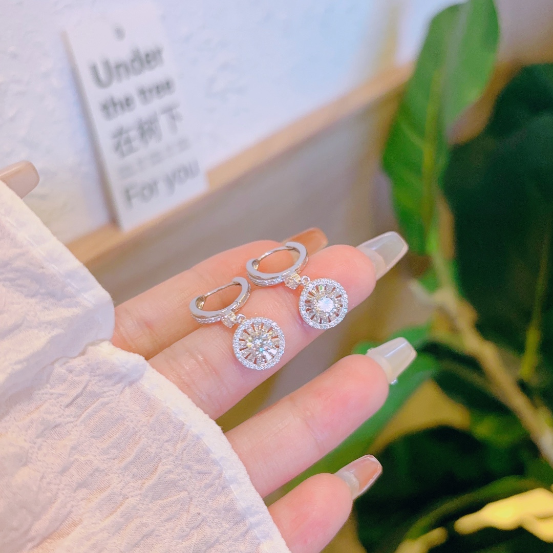 Hypoallergenic Silver Moissanite Ear Cuffs Chic Bestie Gift Gold