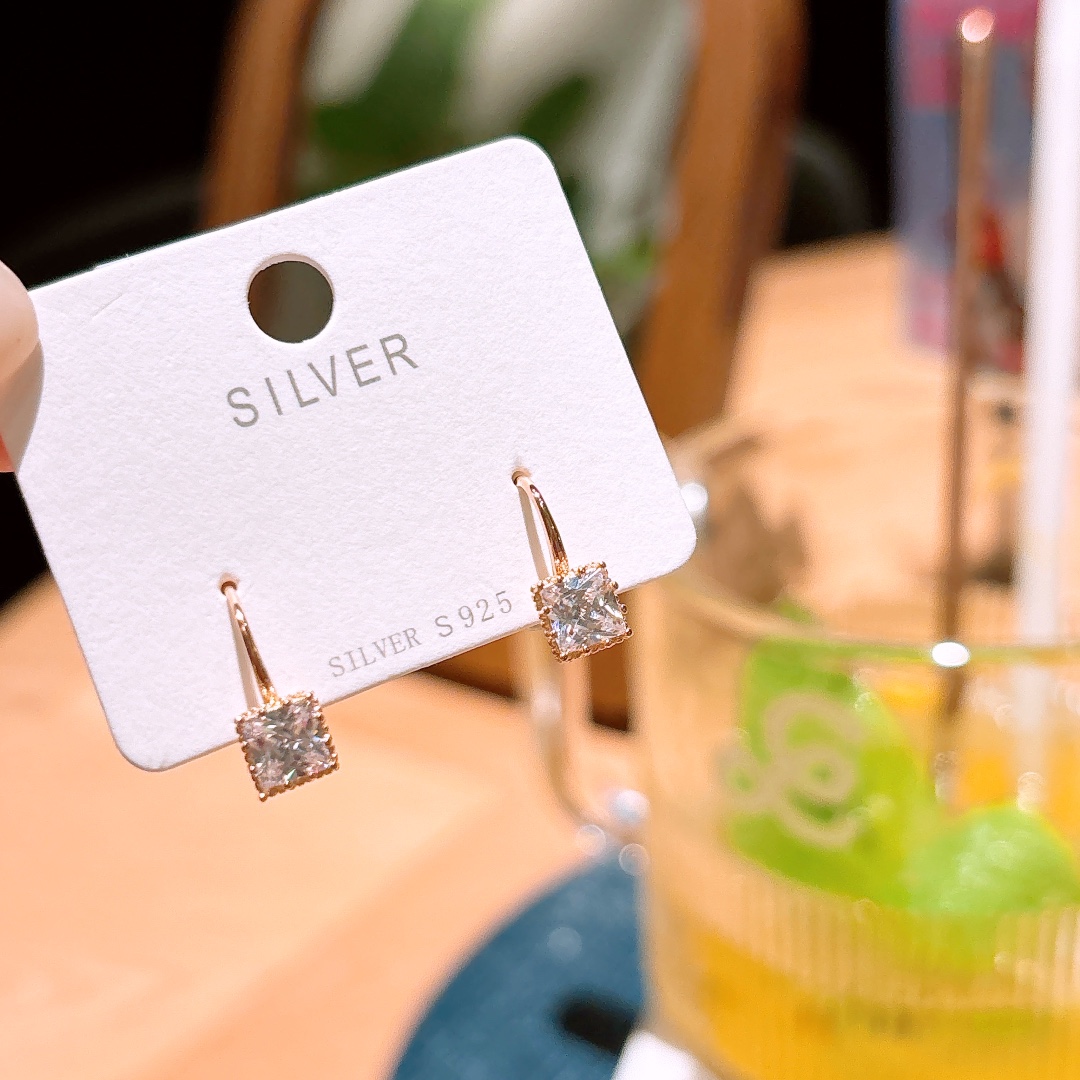 ラグジュアリー高品質シルバードロップ＆スレッドイヤリングシルバー 新築祝い