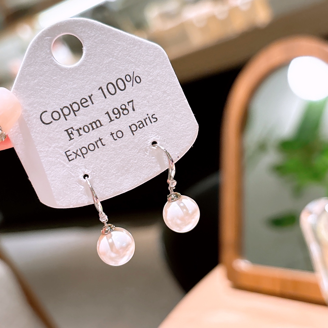 知性的高品質シルバードロップ＆スレッドイヤリングゴールド 卒業