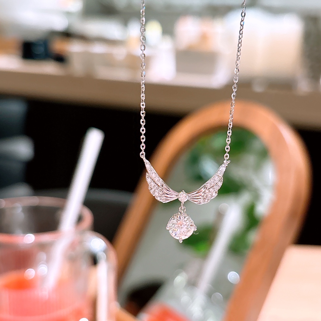 幻想的アレルギー対応シルバーモアッサナイトネックレスゴールド プロポーズ