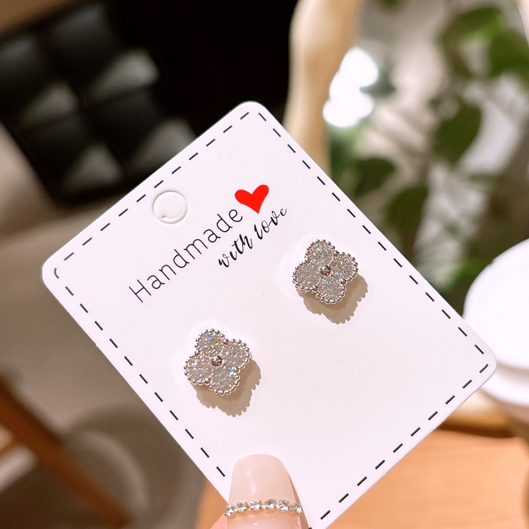 S925 Sterling Silver Moissanite Studs Playful Date Night Gold