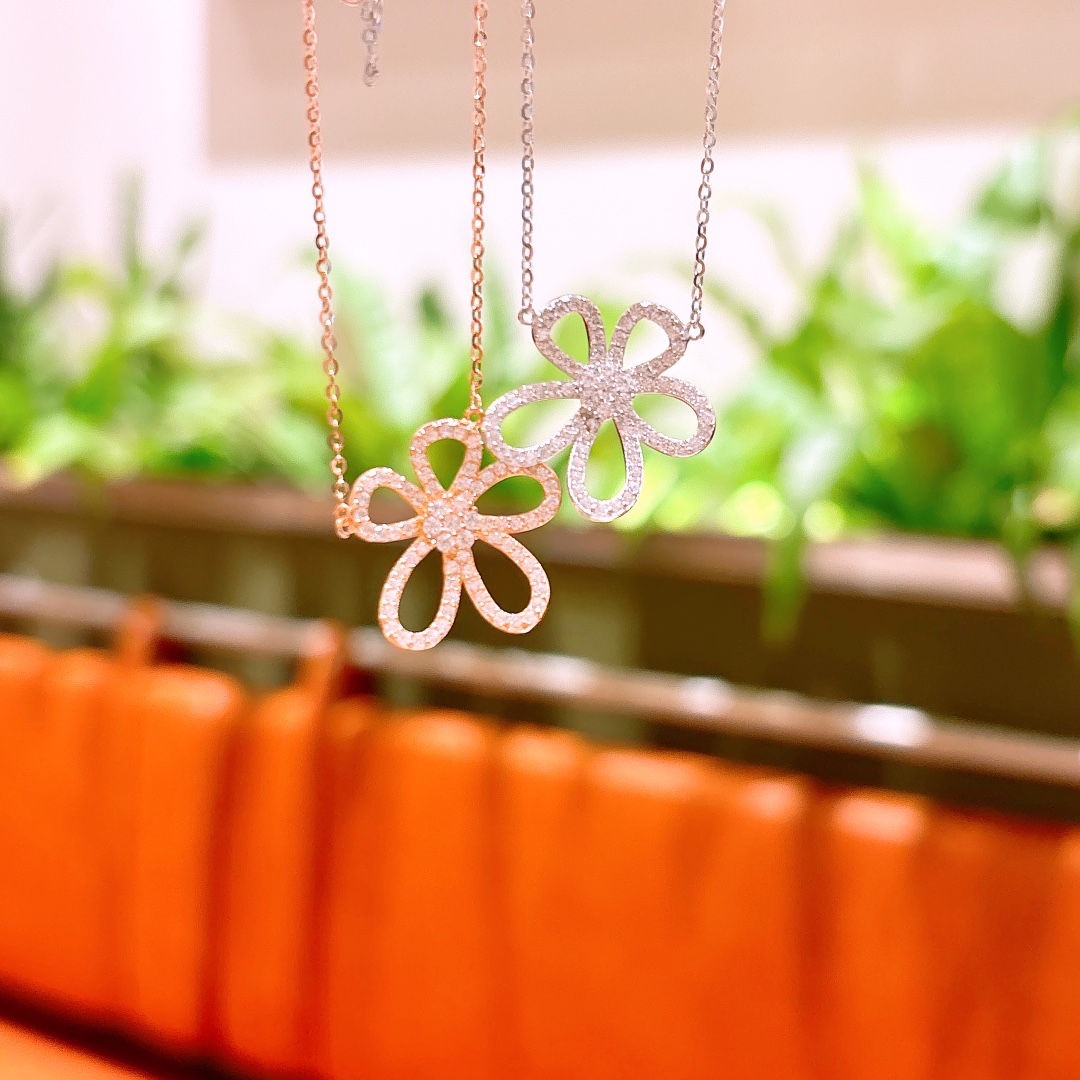 Hypoallergenic Silver Necklace Vintage Travel Gold