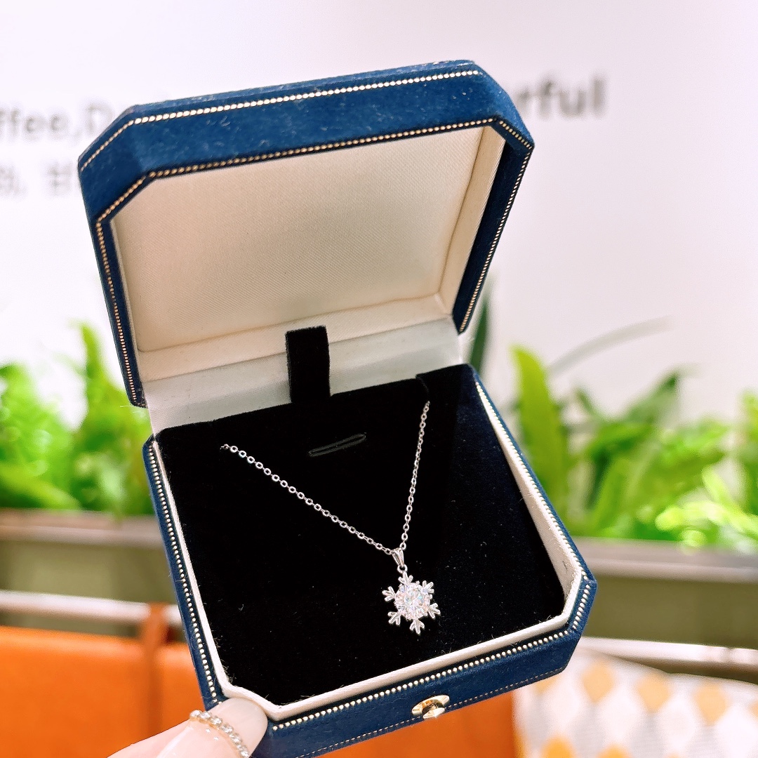 ミニマルアレルギー対応シルバーモアッサナイトネックレスゴールド ギフト