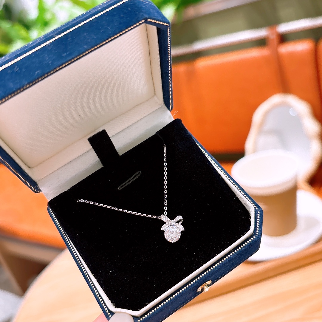 繊細高品質シルバーモアッサナイトネックレスゴールド バレンタインデー