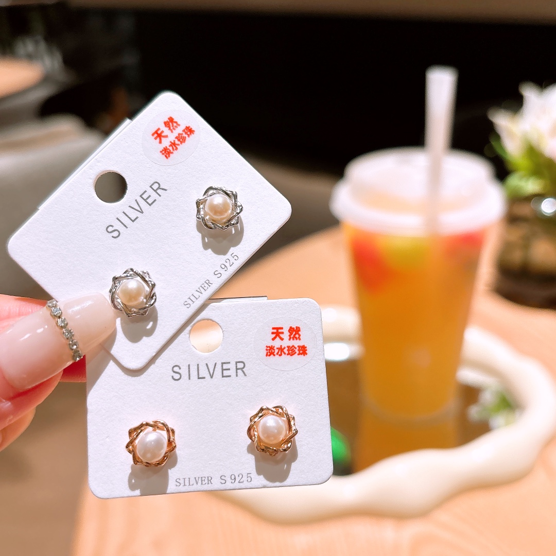 Hypoallergenic Silver Freshwater Pearl Studs Light Luxury Mother's Day