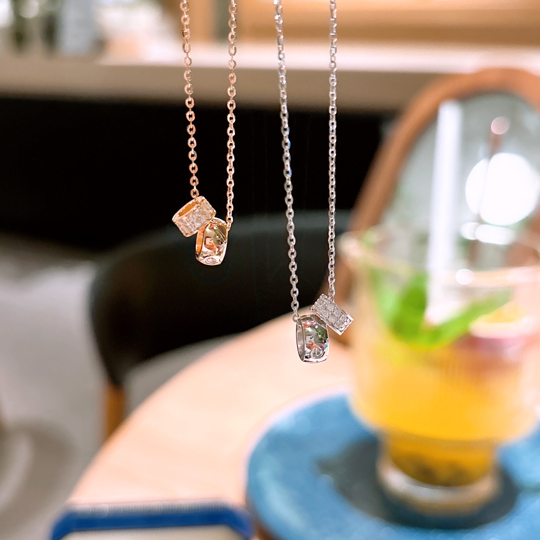 Fine Silver Necklace Gentle Office Gold