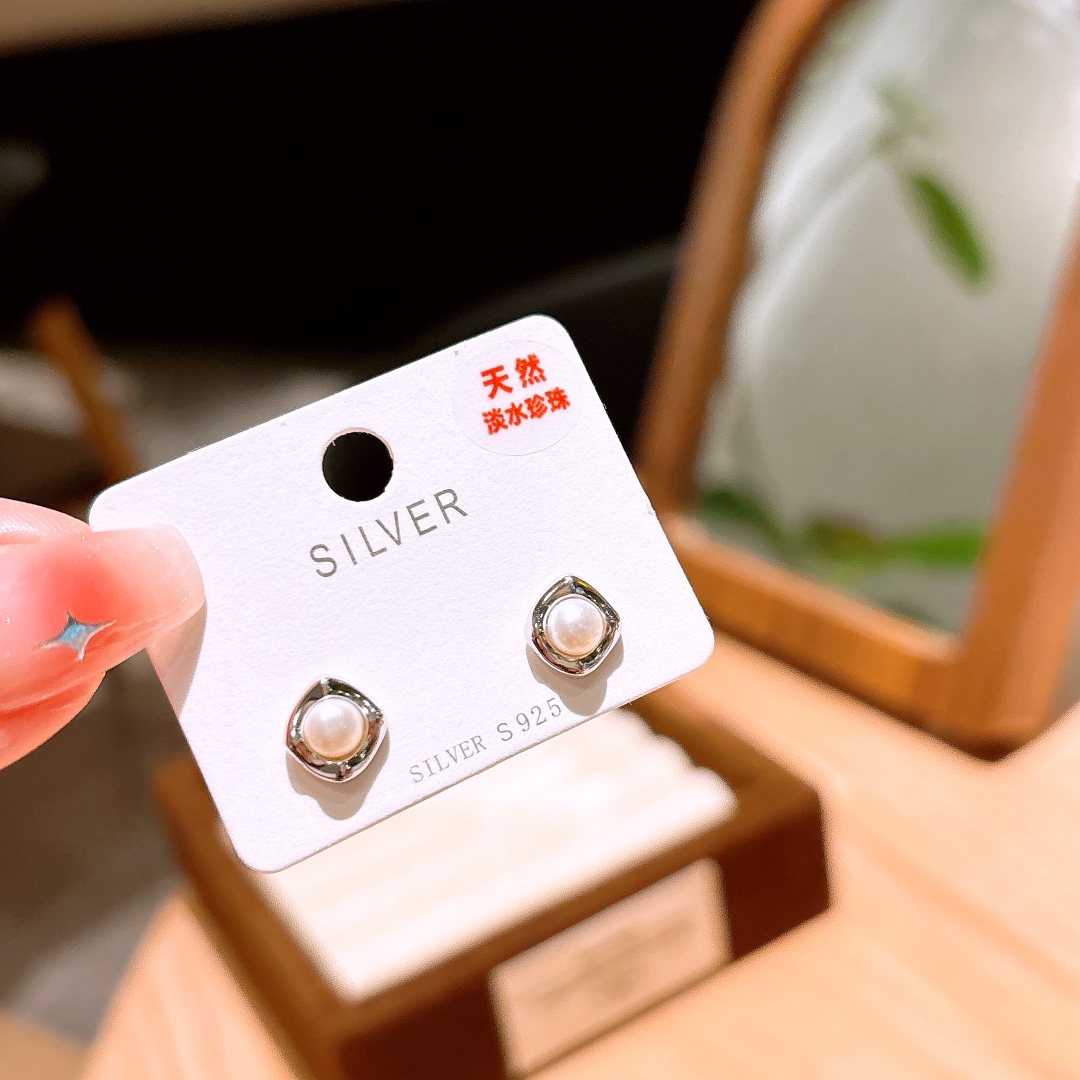 Solid Silver Freshwater Pearl Studs Lively Wedding Gold