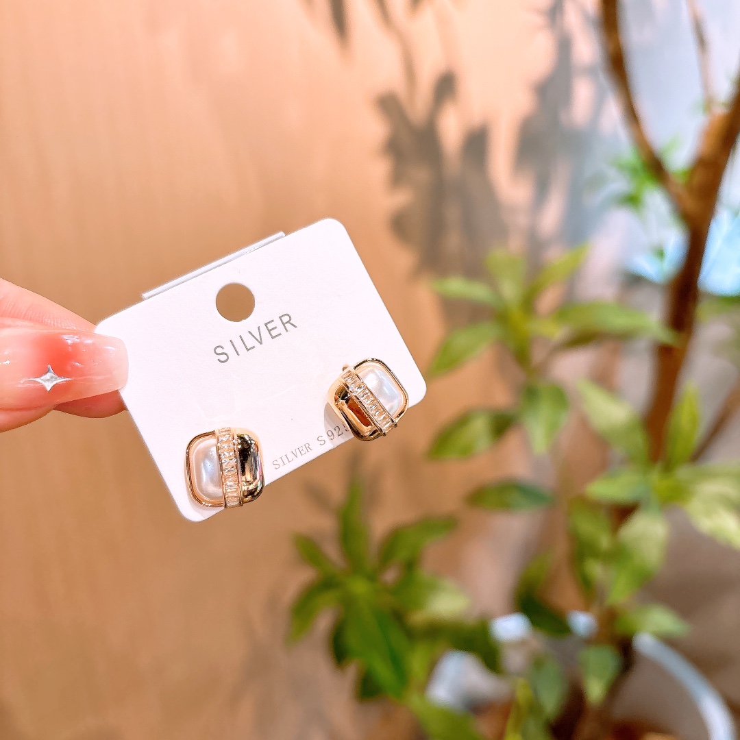 High Polish Silver Earrings Gentle Housewarming Silver