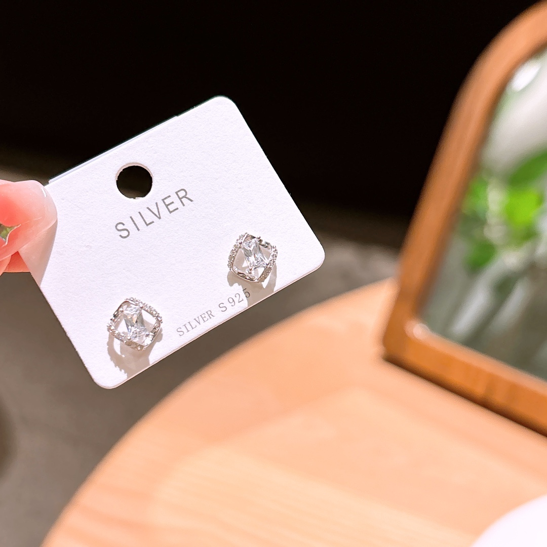 Hochglanzpoliertes Silber Ohrringe Instagram-Stil Arbeitsplatz Gold