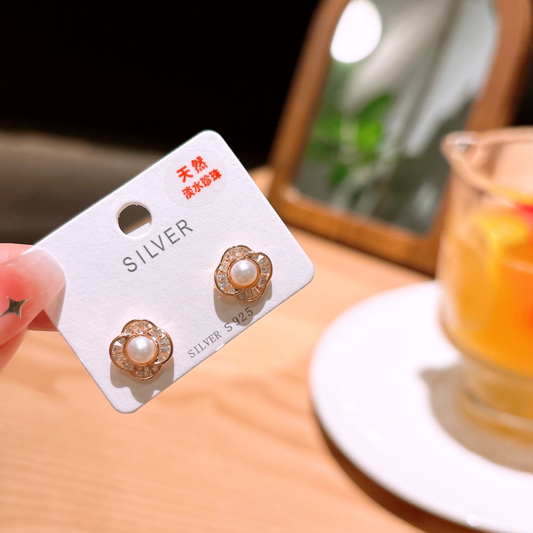 High Polish Silver Freshwater Pearl Studs Delicate Engagement Gold