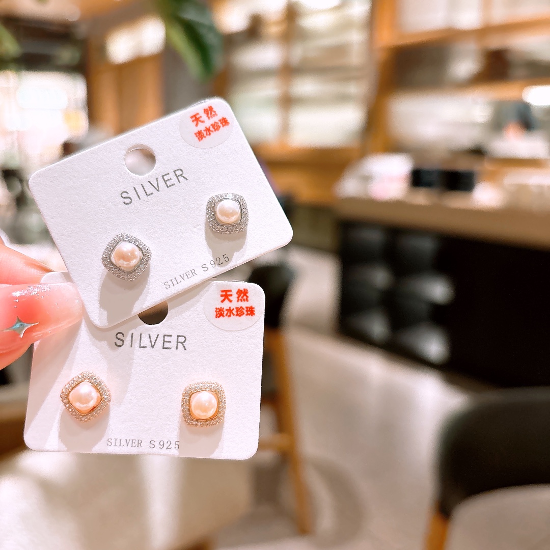 Fine Silver Freshwater Pearl Studs Precision Graduation Silver