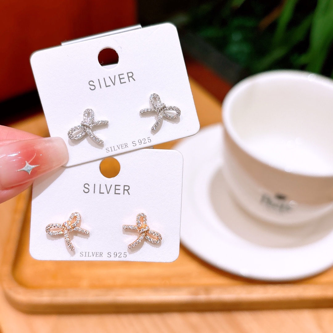 甘辛アレルギー対応シルバーイヤリングシルバー 年次パーティー