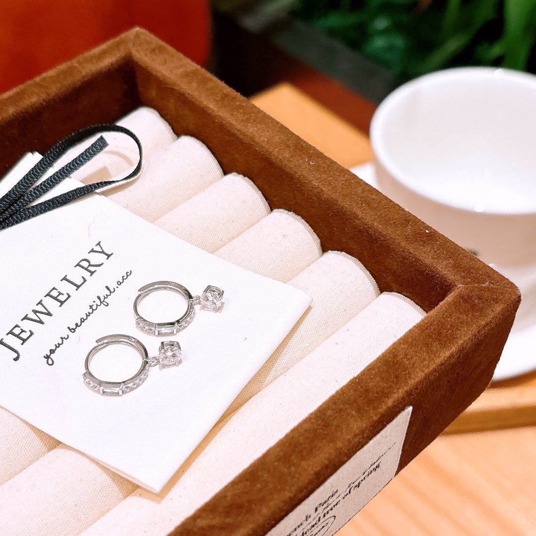 Hypoallergenic Silver Moissanite Ear Cuffs Premium Wedding Favor Gold