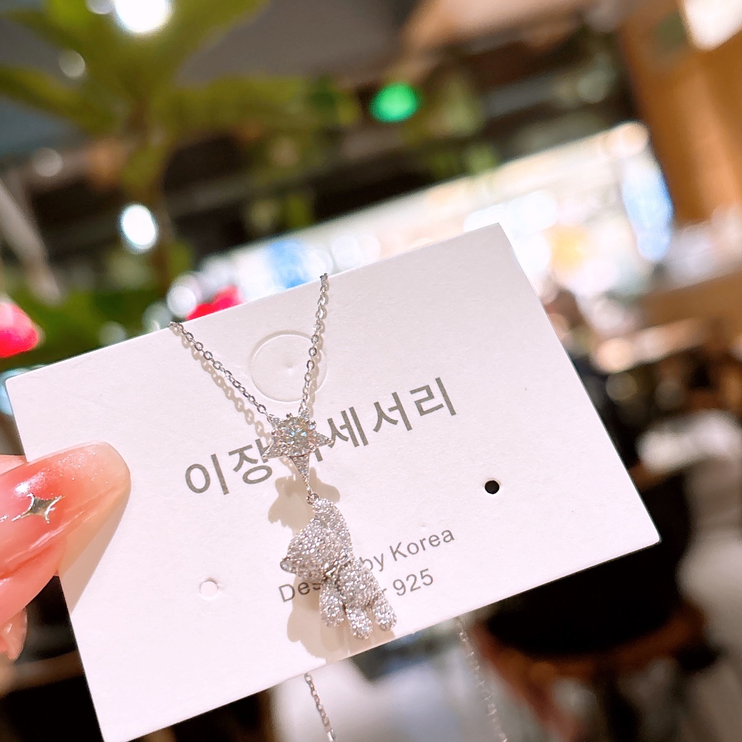 Low Allergy Silver Moissanite Necklace Elegant Christmas Gold