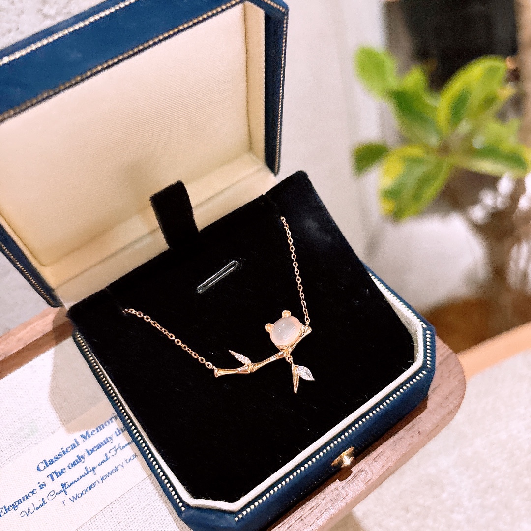 Fine Silver Necklace Lively Party Gold