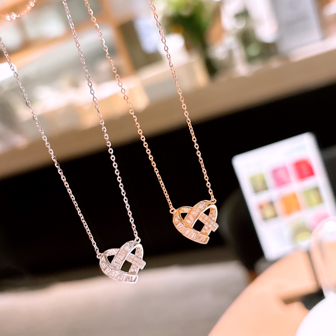 Hypoallergenic Silver Necklace Playful New Year Silver