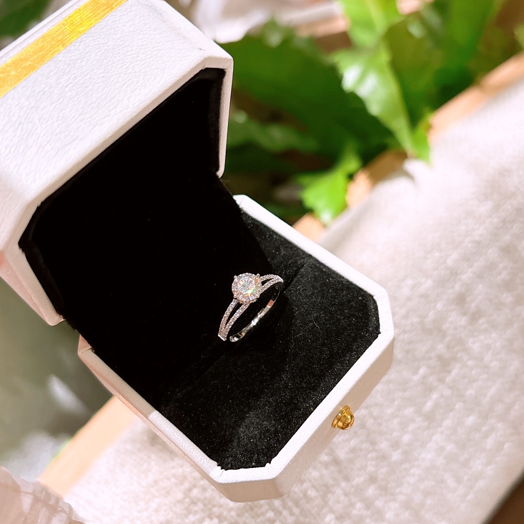 Hypoallergenic Silver Moissanite Ring Unique New Year Gold