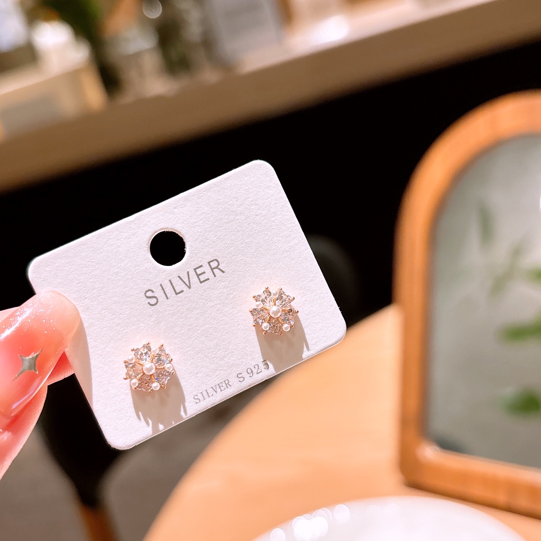 High Polish Silver Earrings Gentle Wedding Favor Silver