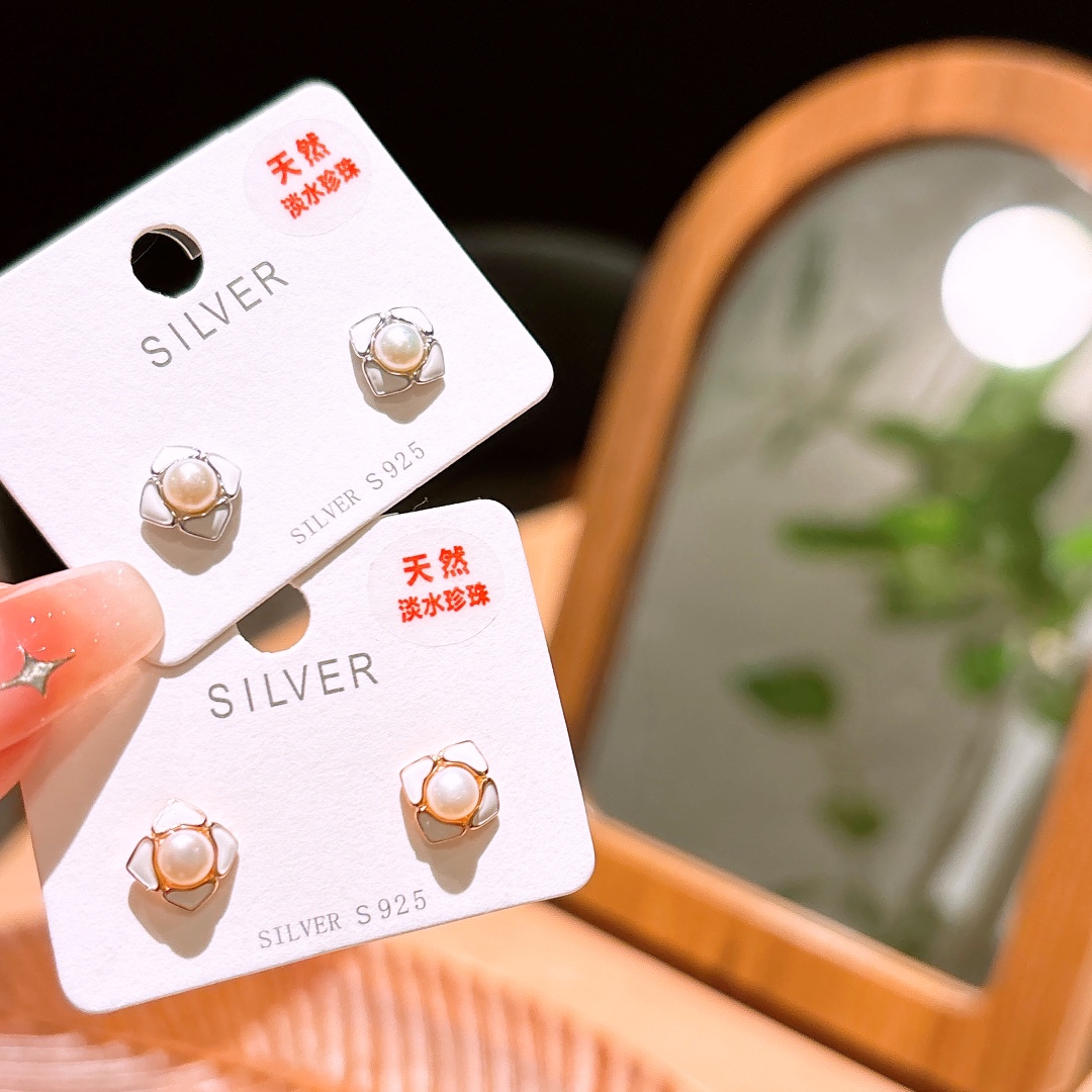 S925 Sterling Silver Freshwater Pearl Studs Sweet & Cool Banquet Gold