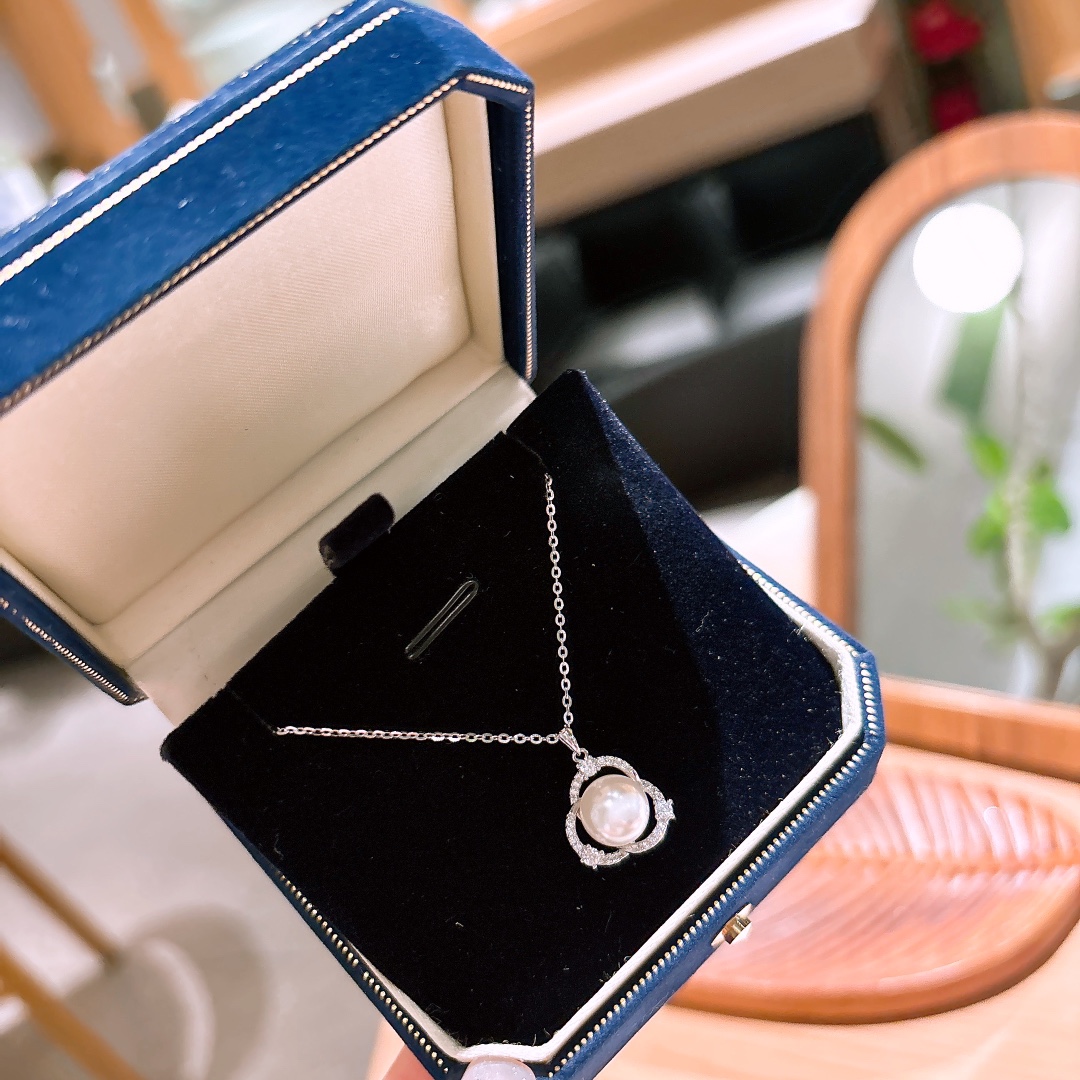 Hypoallergenic Silver Necklace Minimalist Workplace Silver