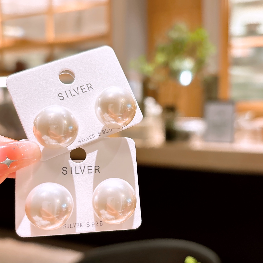 Hypoallergenic Silver Earrings Light Luxury Mother's Day Gold