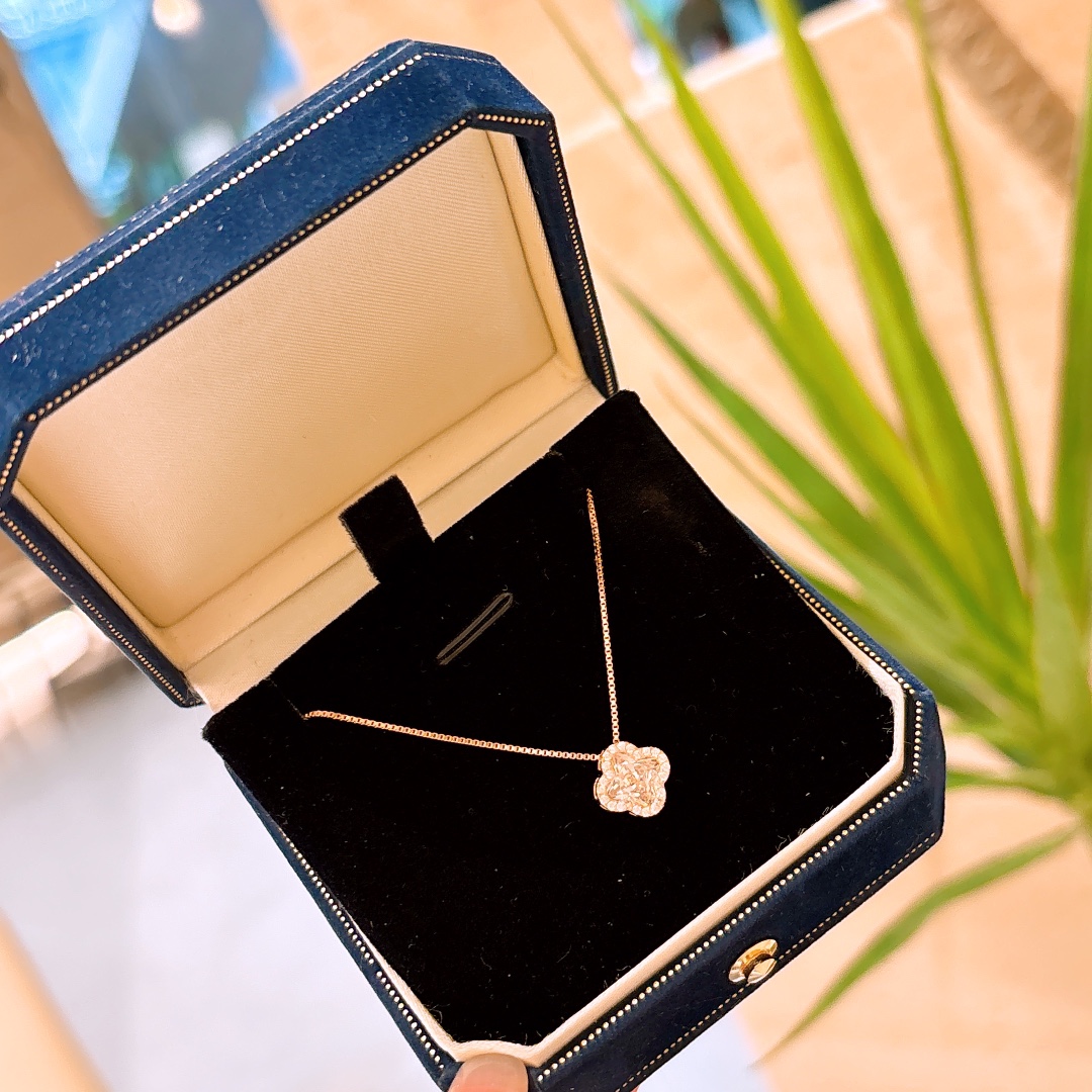 さわやか系アレルギー対応シルバーネックレスゴールド ウェディング