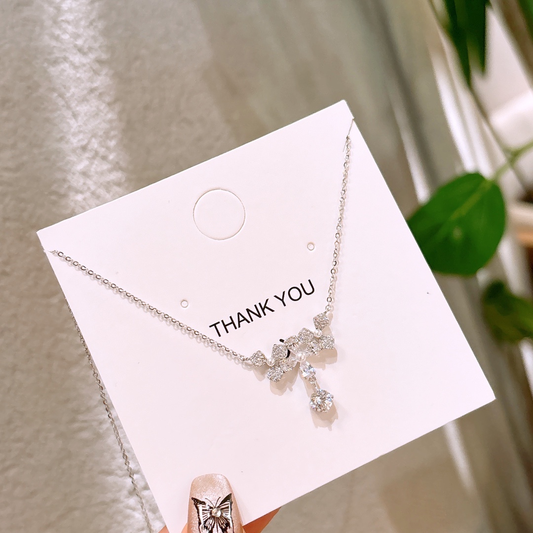 High Polish Silver Moissanite Necklace Sweet & Cool Mother's Day