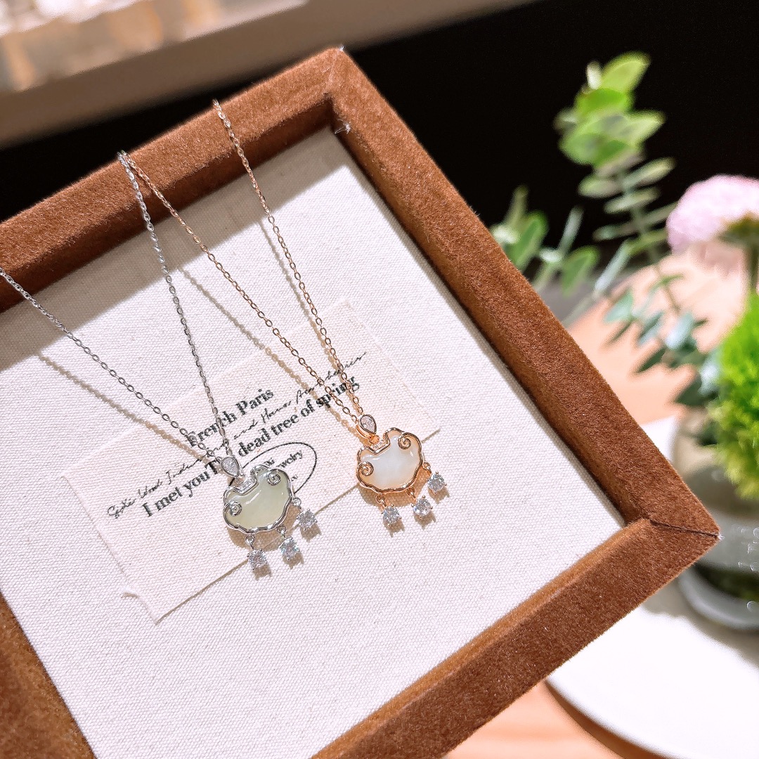 Low Allergy Silver Hetian Jade Necklace Girly Housewarming Gold