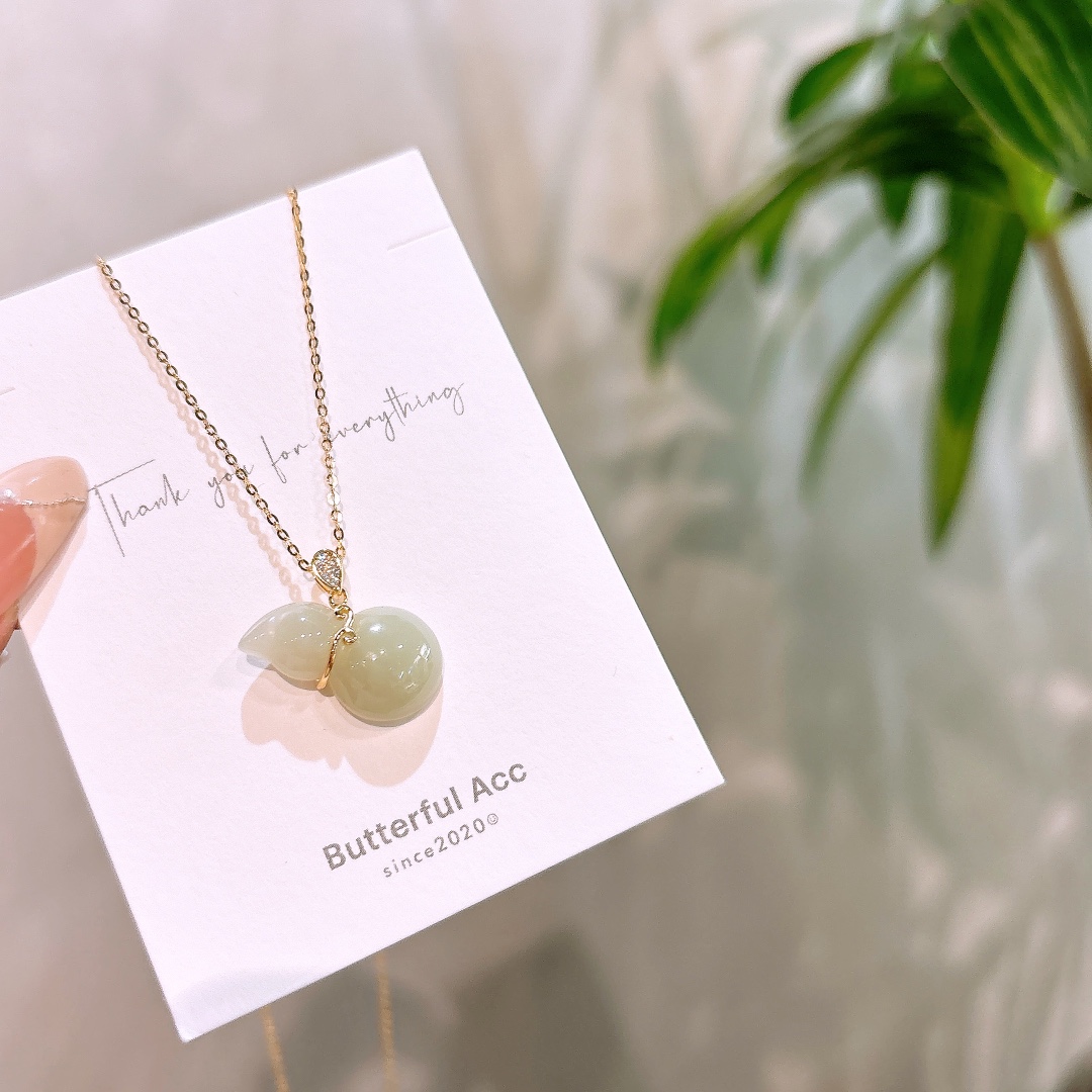 High Polish Silver Hetian Jade Necklace Elegant Mother's Birthday Gold