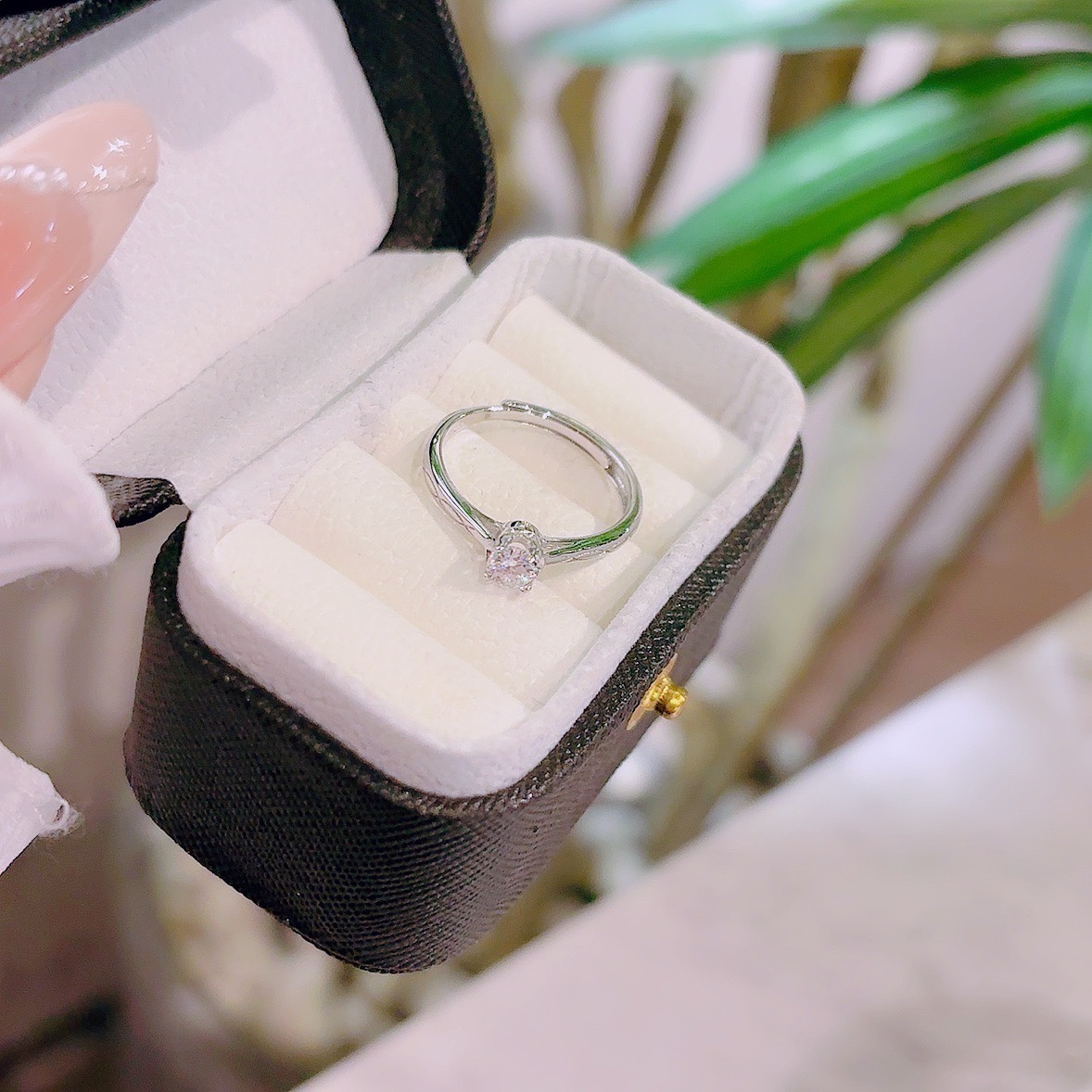 Low Allergy Silver Moissanite Ring Elegant Banquet Silver