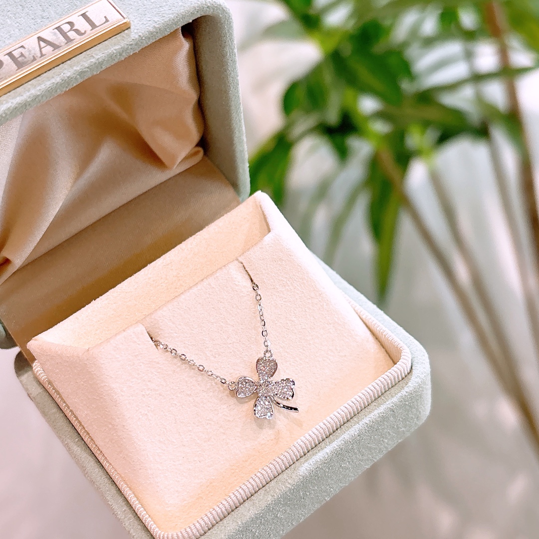 Hypoallergenic Silver Moissanite Necklace Lively Valentine's Day Gold