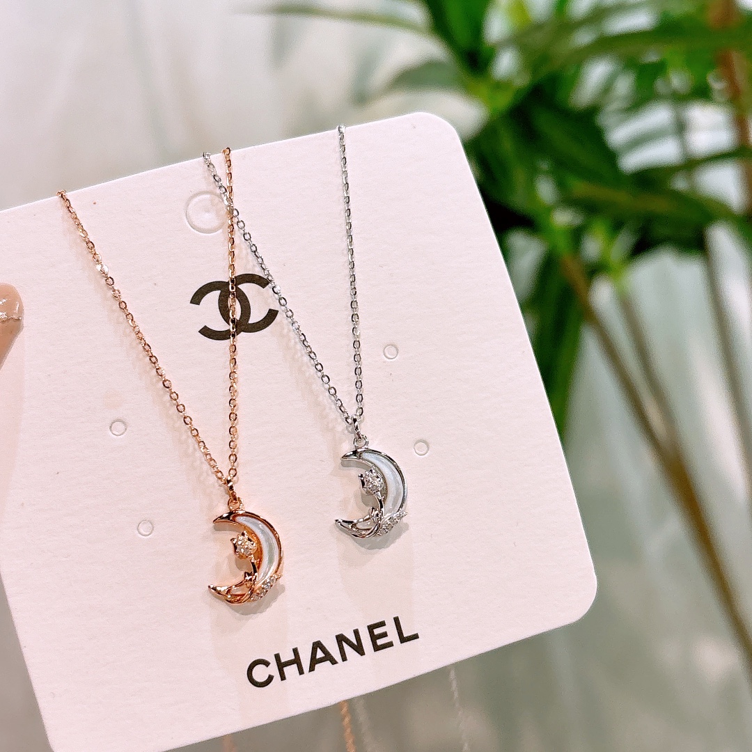 Hypoallergenic Silver Necklace Light Luxury Housewarming Gold