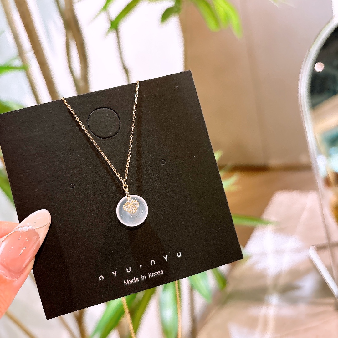 Hypoallergenic Silver Necklace Light Luxury Travel Silver