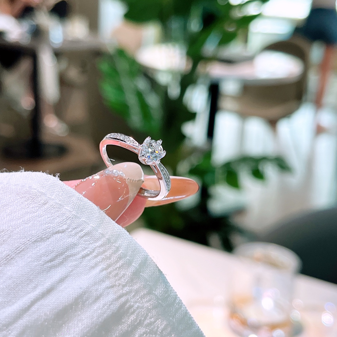 High Polish Silver Moissanite Ring Sweet & Cool Teacher's Day Silver