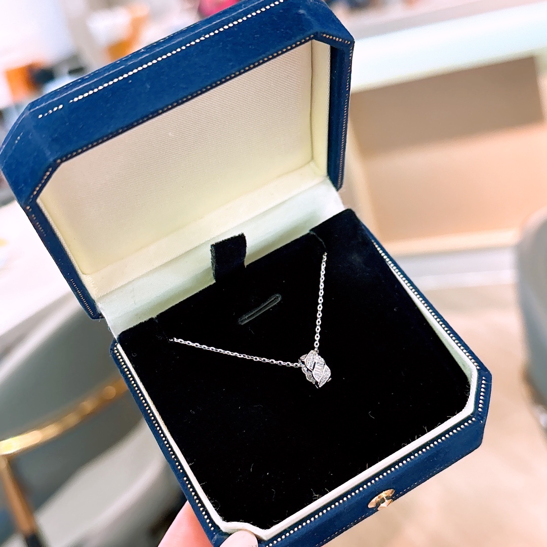 Hypoallergenic Silver Necklace Soft Teacher's Day Silver