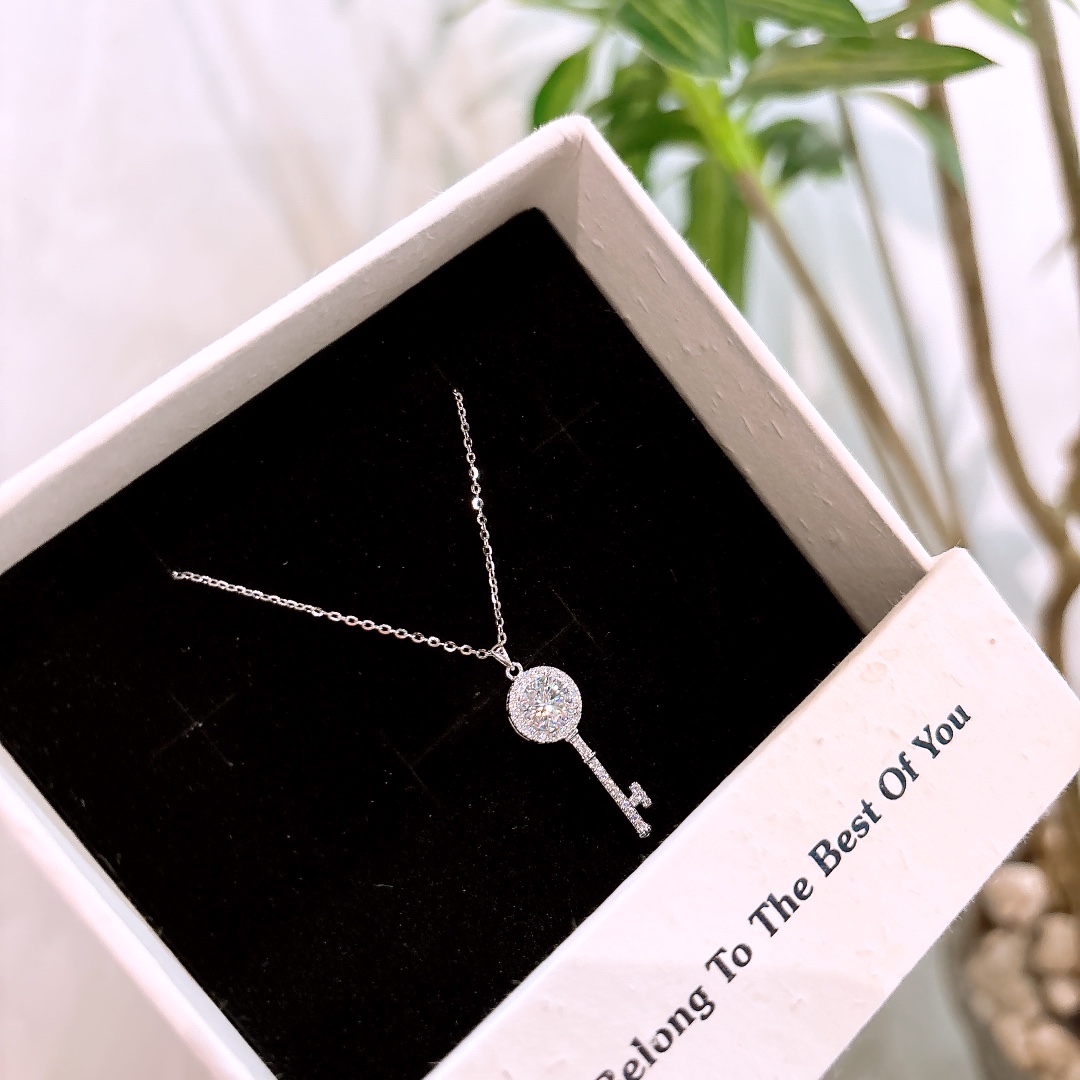 Hypoallergenic Silver Moissanite Necklace Unique Housewarming Gold