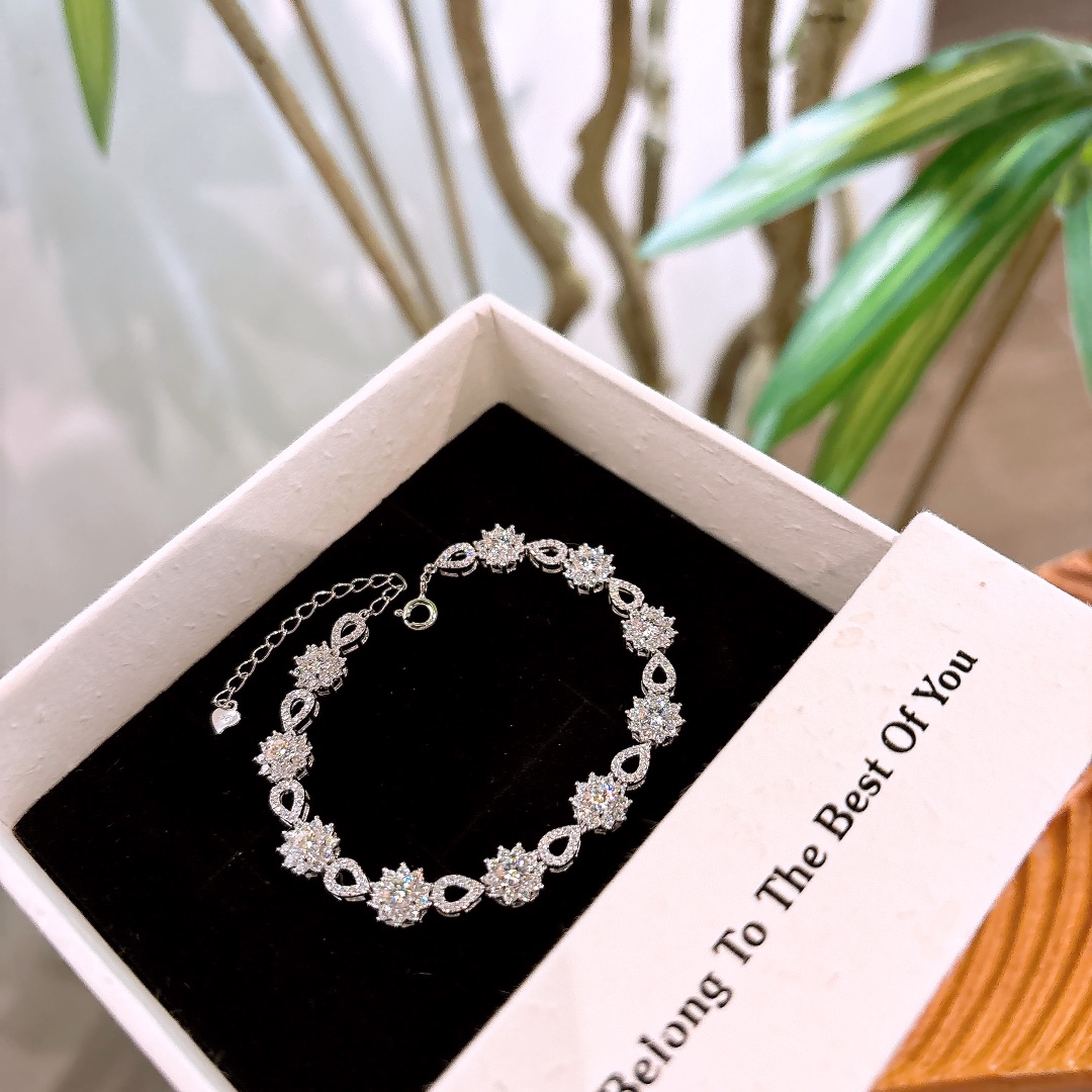 Low Allergy Silver Moissanite Bracelet Delicate Annual Party Silver