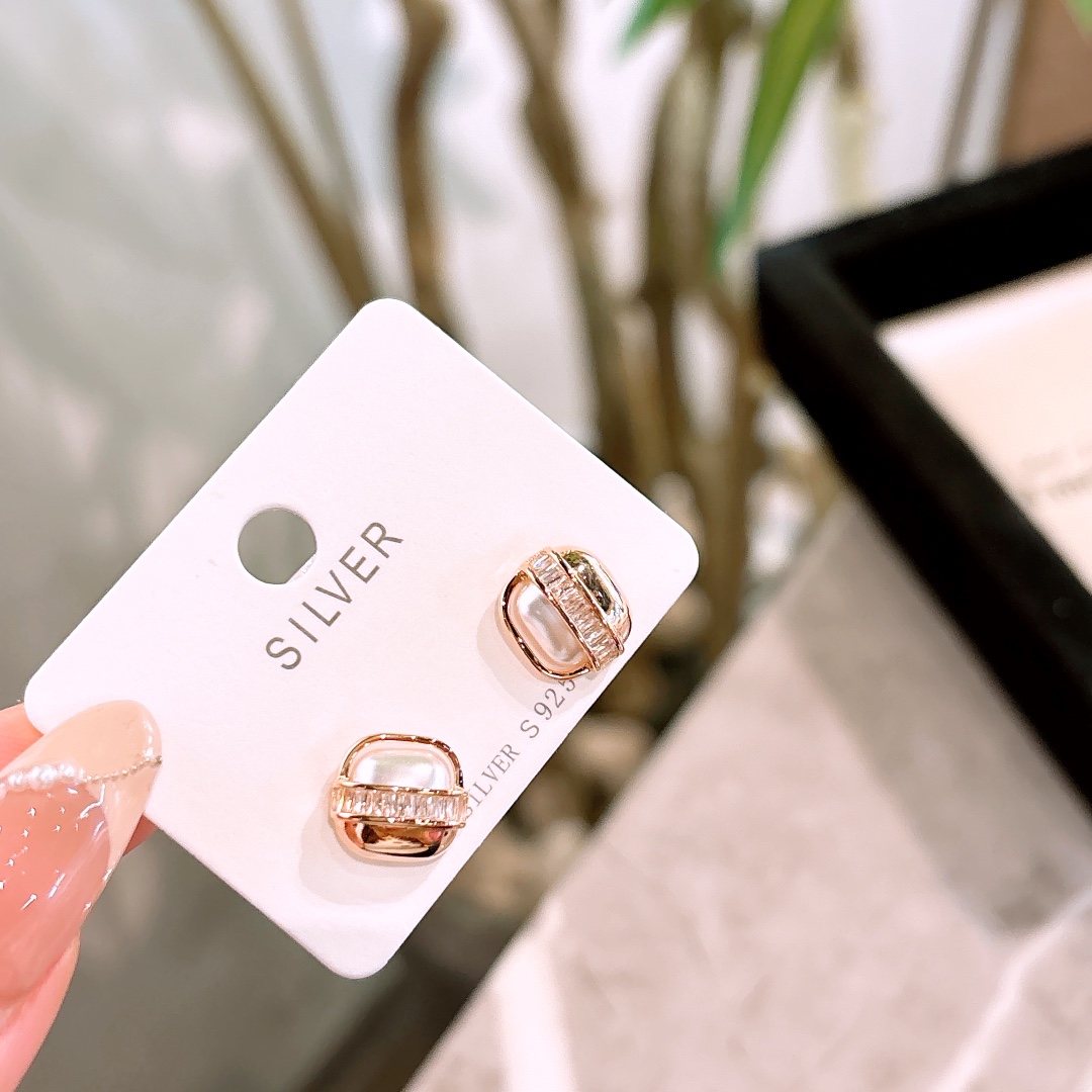 ユニーク純銀イヤリングゴールド 親友へのプレゼント