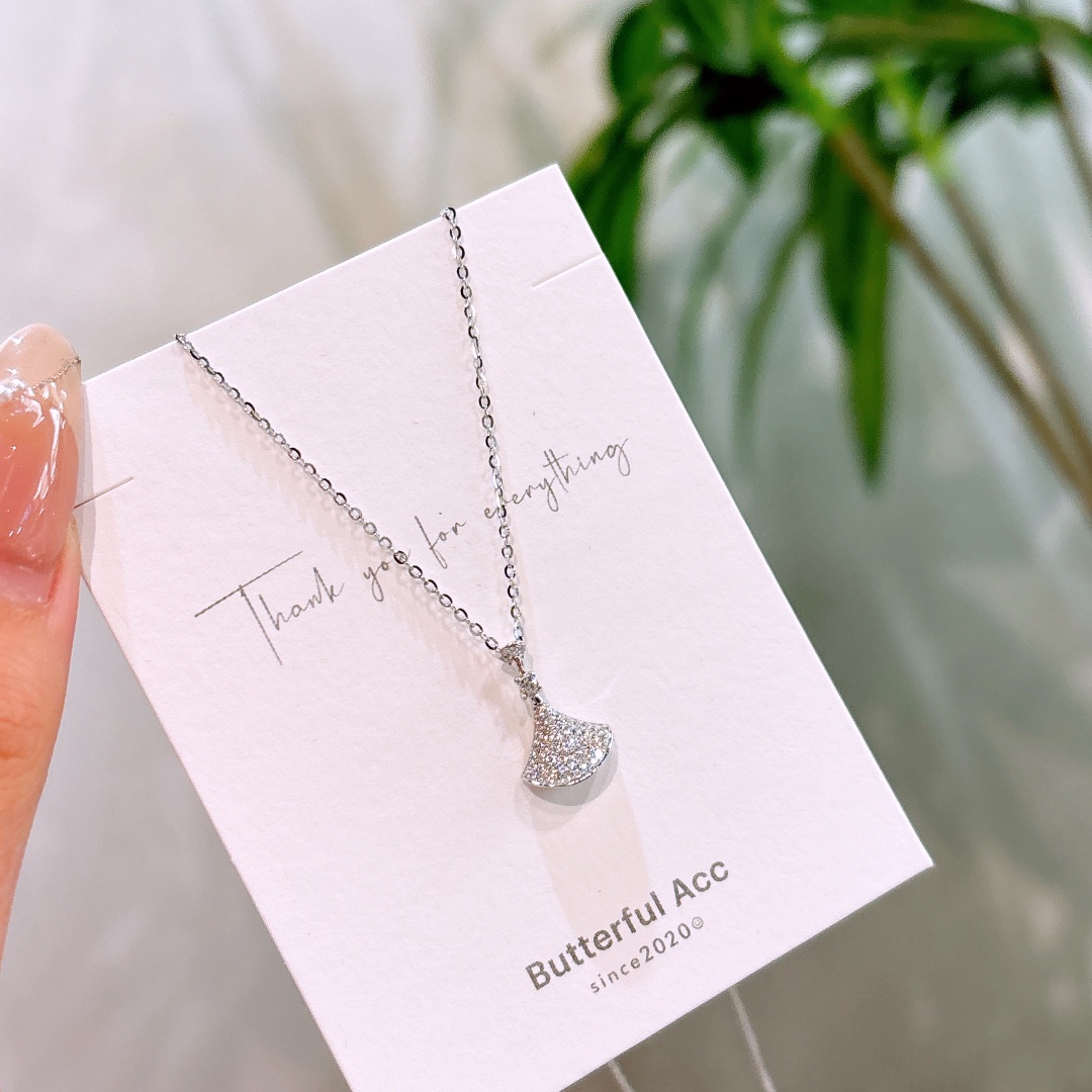 知性的高品質シルバーネックレスゴールド クリスマス