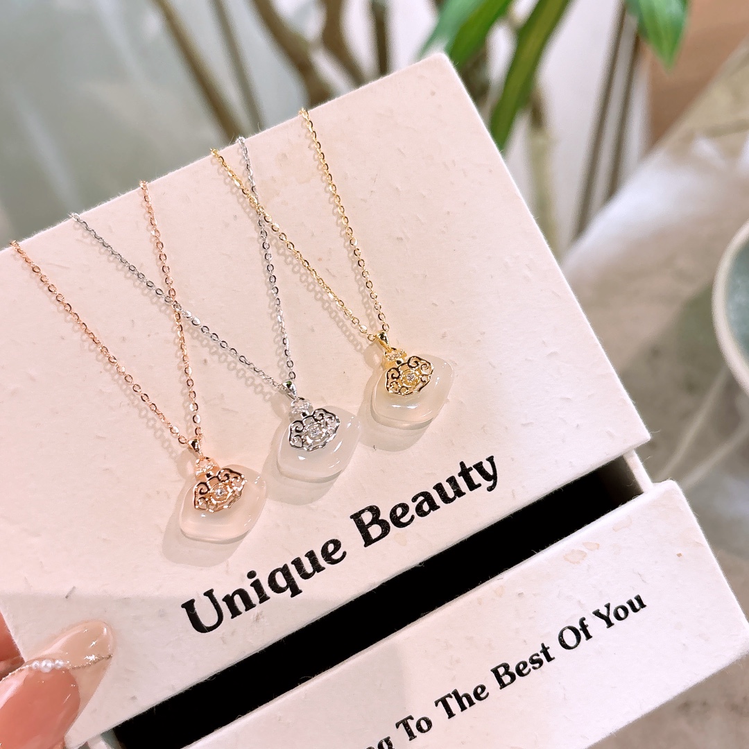 High Polish Silver Necklace Light Luxury Date Night Silver