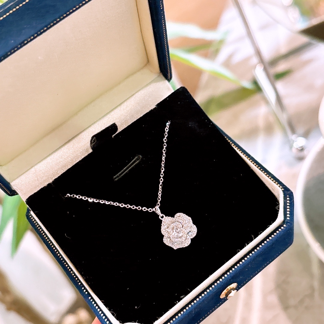 Low Allergy Silver Necklace Artistic Christmas Gold