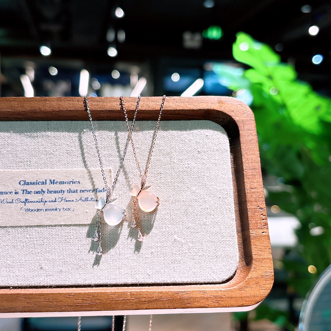 High Polish Silver Necklace Sweet & Cool Travel Silver