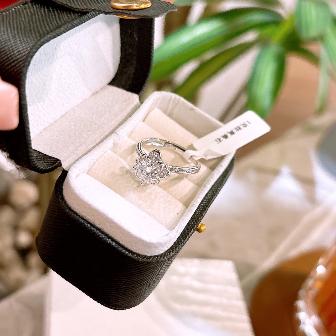 Solid Silver Moissanite Ring Light Luxury Date Night Silver