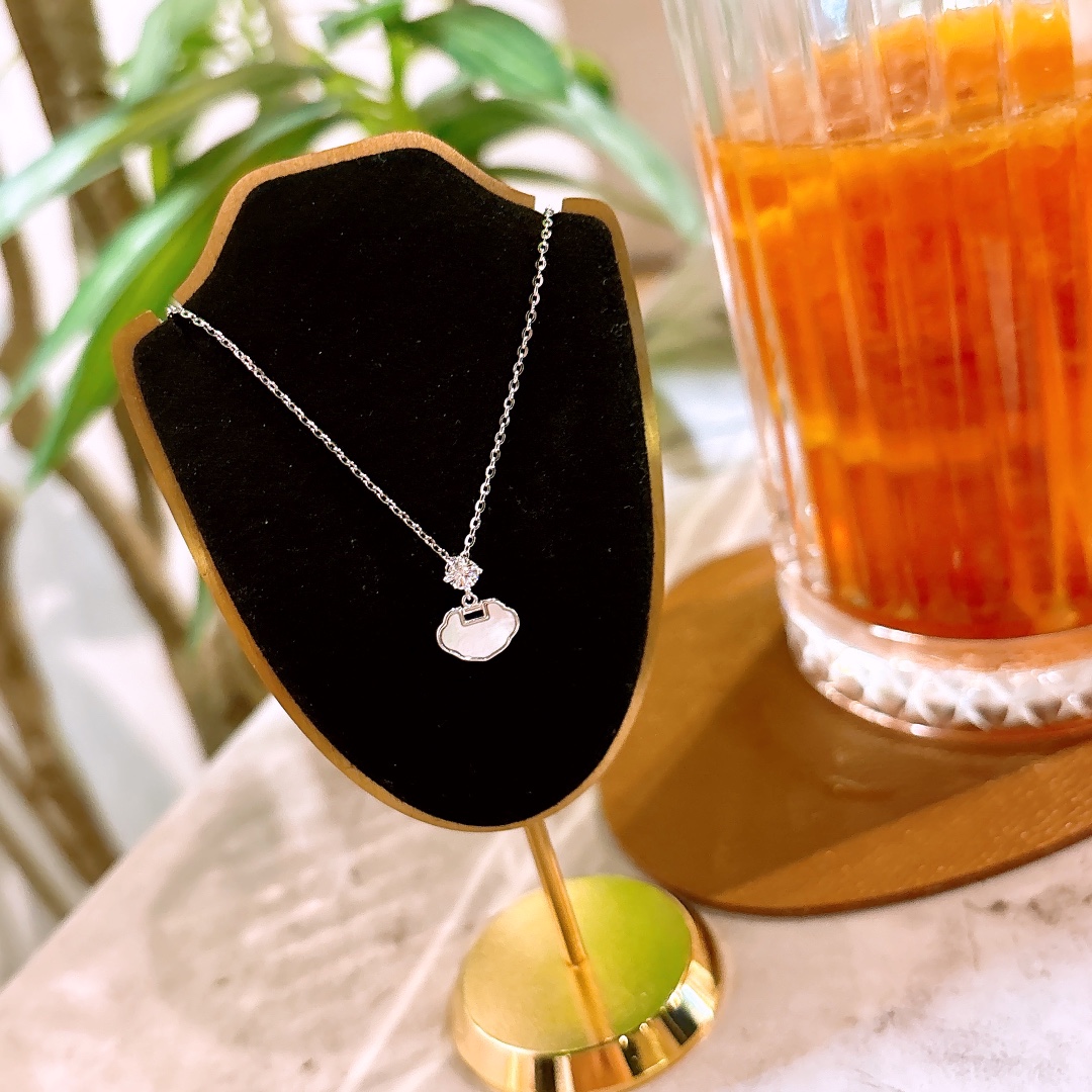 インスタ風低アレルギー銀モアッサナイトネックレスシルバー バレンタインデー