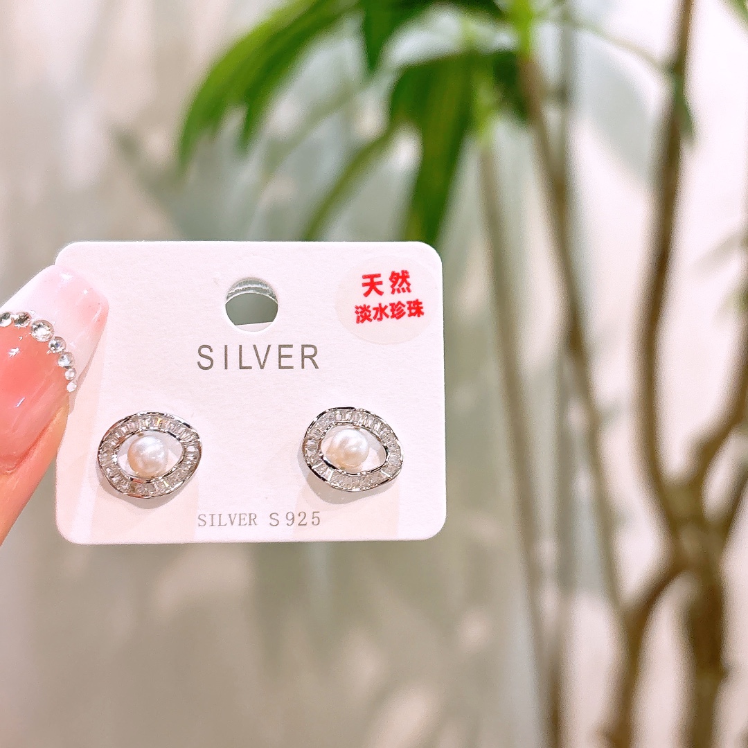 Solid Silver Freshwater Pearl Studs Soft Graduation Gold